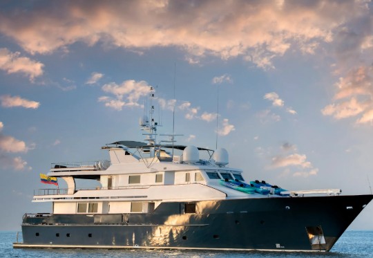Expedition Yacht