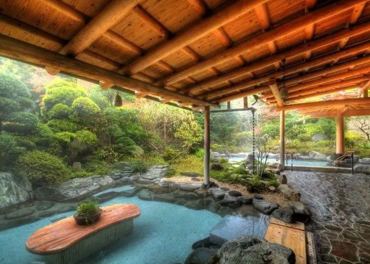 Outdoor onsen