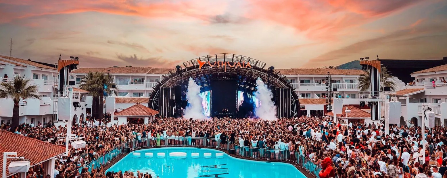 Ushuaïa pool party